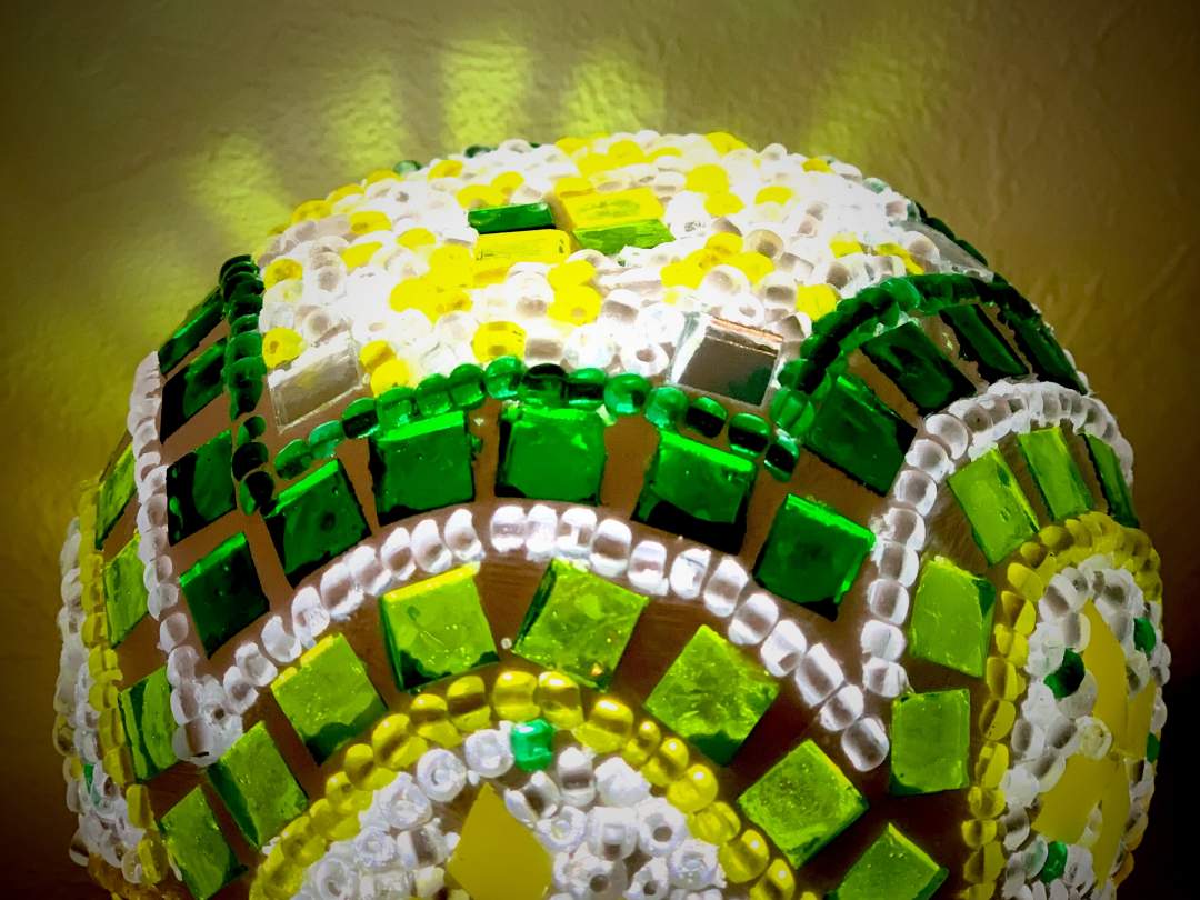 小さなLEDに被せるとコードレスランプに