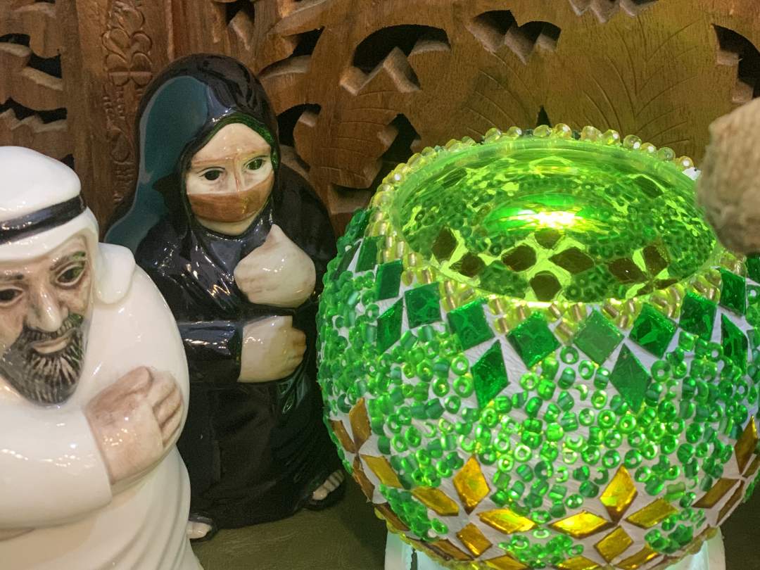 写真はLEDを使用
キャンドルを灯すともっと柔らかい灯りになります。
人気の真珠貝デザイン