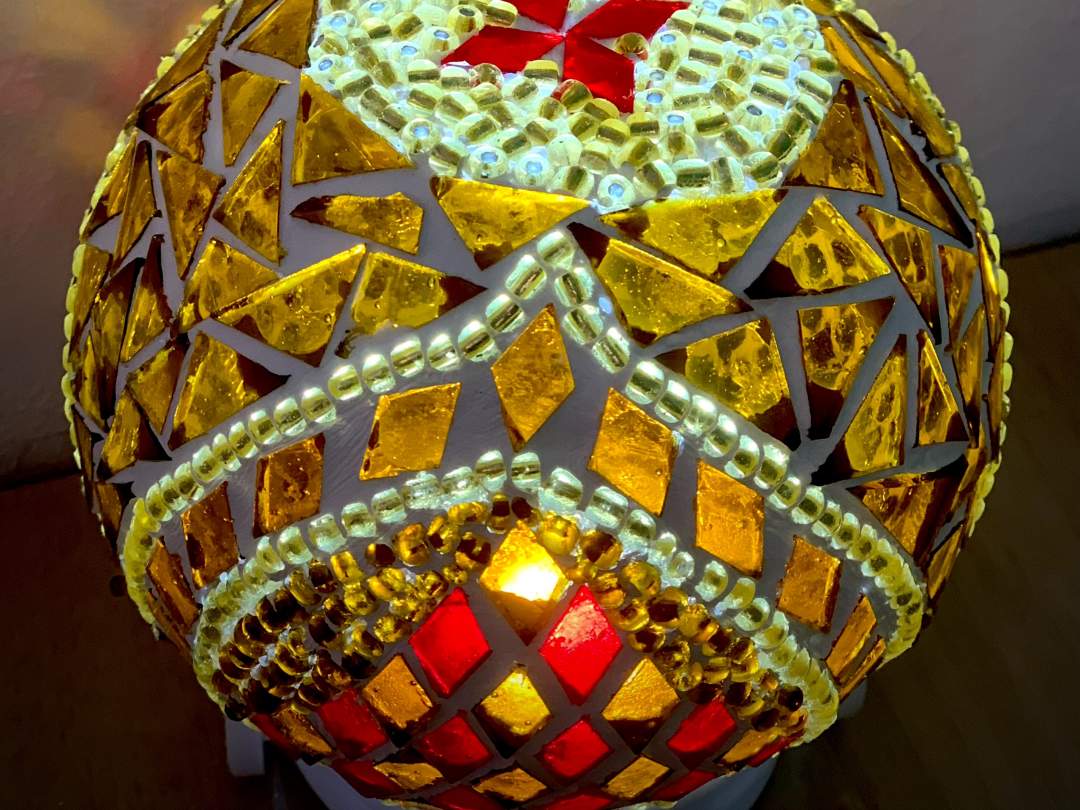 小さなLEDに被せるとコードレスランプに