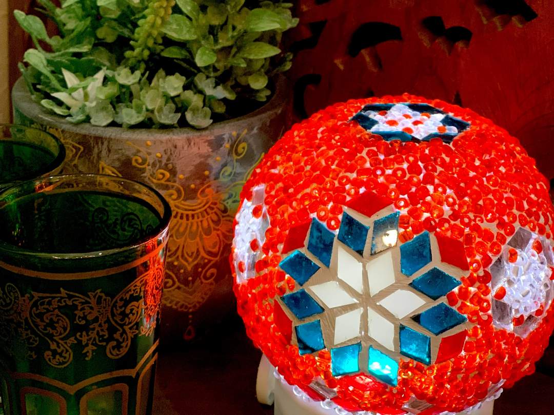 小さなLEDに被せるとコードレスランプに