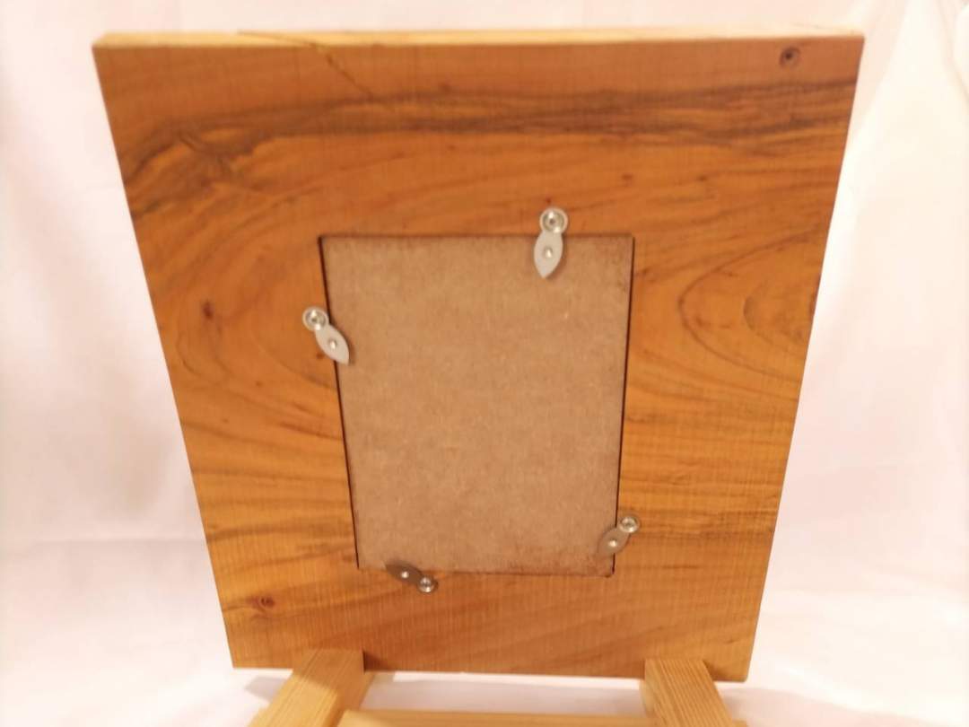 対応用紙…約10.5×14.7cm　(凡そA6サイズ)
見え寸…フレームの押さえ部分により、用紙の上下左右がそれぞれ約0.4cmずつ隠れます。