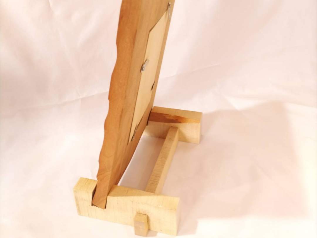 本体…約20×27×1.8cm
スタンド…約22×12.6×4.4cm