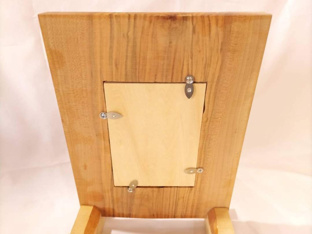 対応用紙…約10×14.9cm　(凡そはがきサイズ)
見え寸…フレームの押さえ部分により、用紙の上下左右がそれぞれ約1cmずつ隠れます。